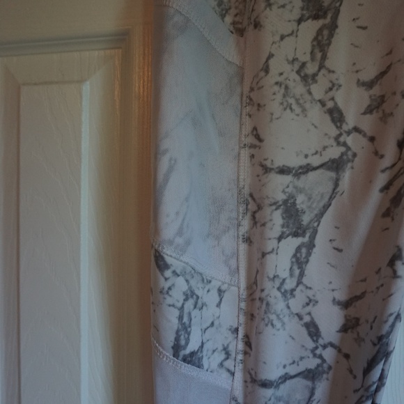 White Marble Crop Leggings - Picture 2 of 7